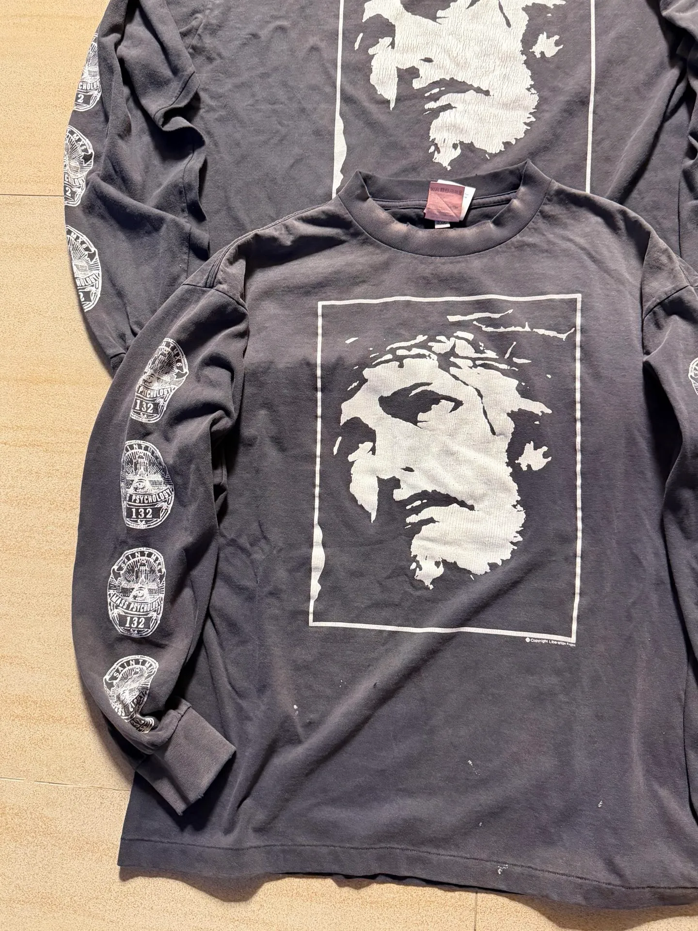 Domestic top printing factory OEM, top purchasing agent level SAINT Mxxxxxx LOVE SAINT LS TEE/BLK LOVE SAINT Big Jesus washed and distressed long sleeves, washed black S-XL, cylindrical cloth Assute dyeing, heavy washing, maliu water fading, pure hand-splashed ink holes, simulated natural fading and distressed effect, correct version, correct main mark/wash mark/angel anti-counterfeiting mark